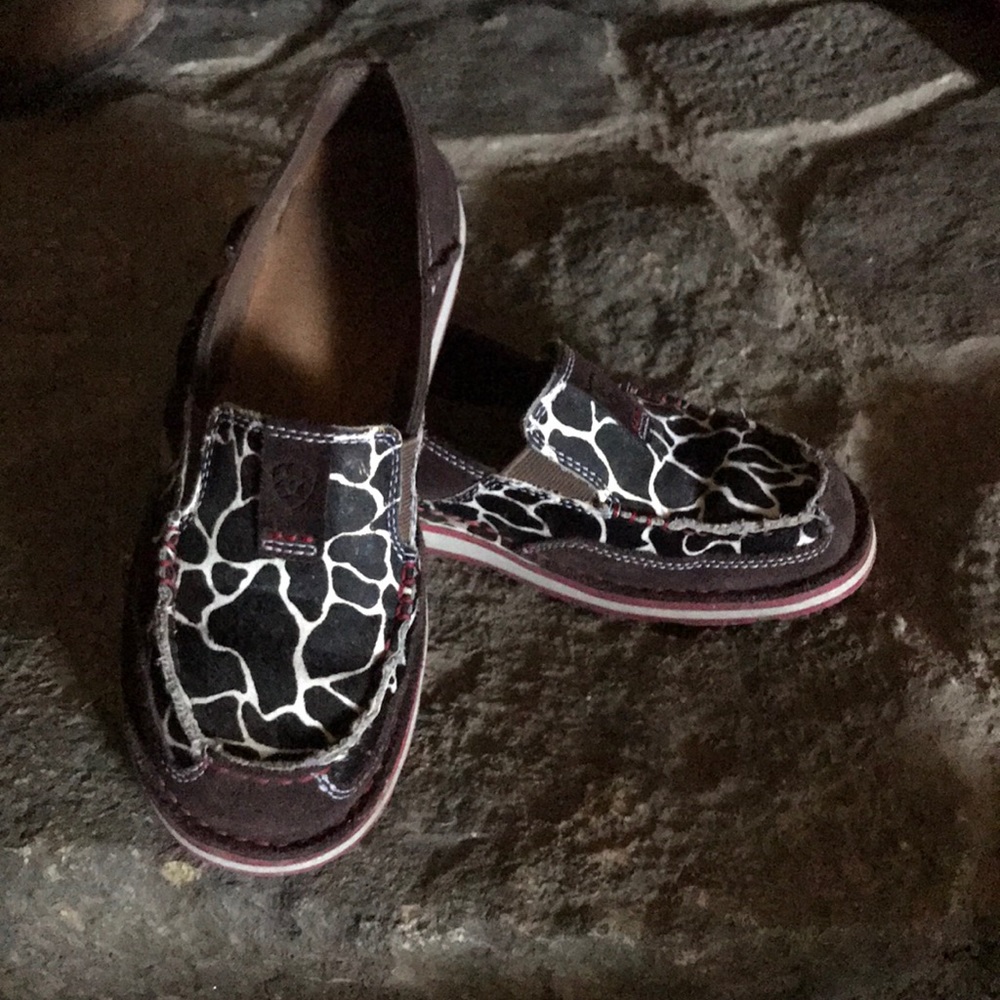 Ariat cruisers hide print